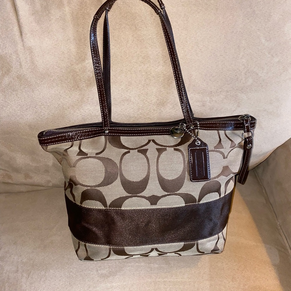 Medium size coach purse